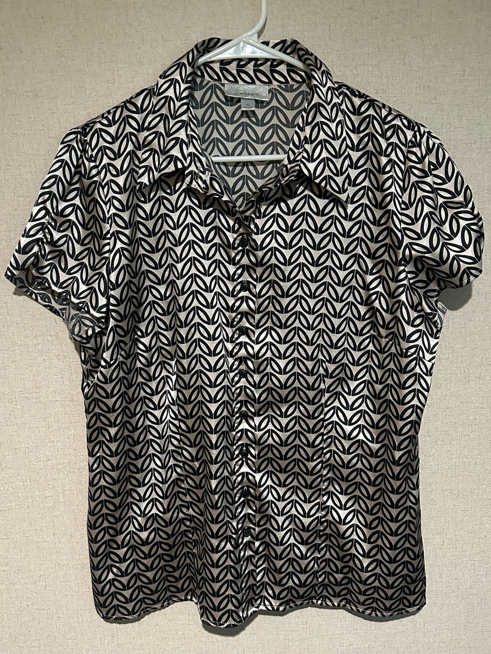 Dressbarn XL Black Cream Geometric Abstract Short-Sleeve Button-Up Blouse